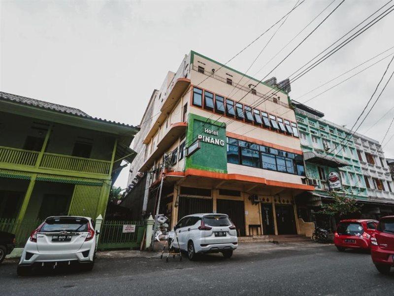 Reddoorz Plus Near Wtc Batanghari Mall Tanjungjohor Esterno foto